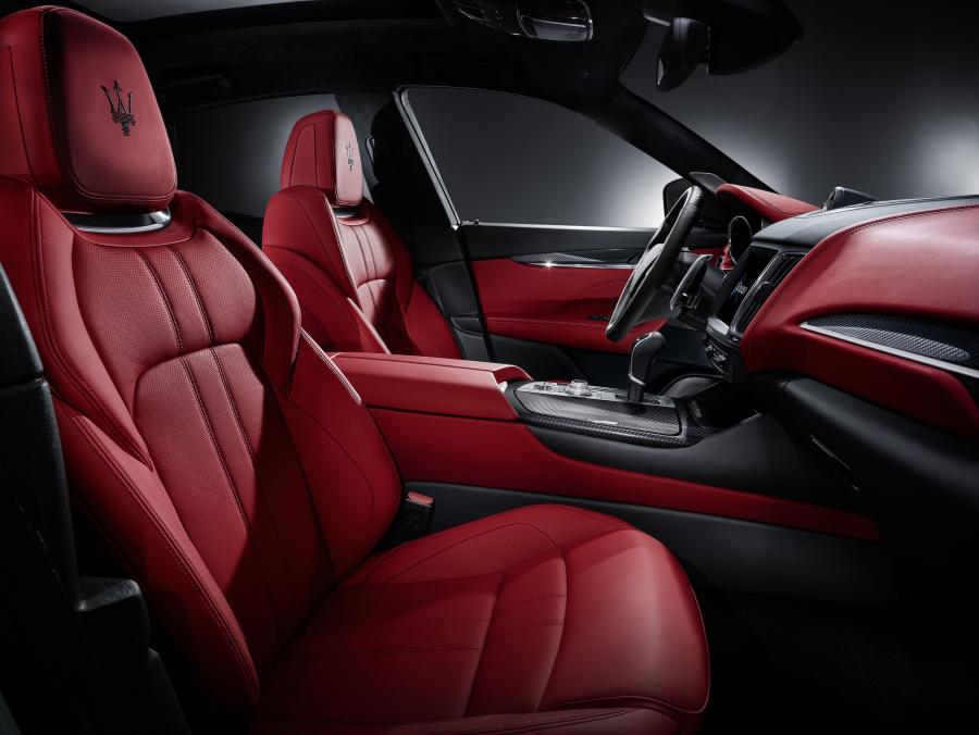 Интерьер Maserati Levante 2016 года  (WW) (фото 24 из 52)